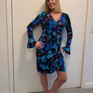 Crossover bell sleeved dress